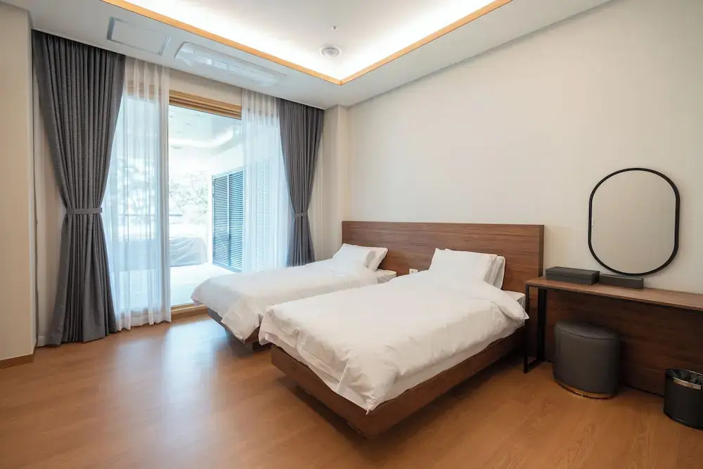 Dongho Beach Hotel