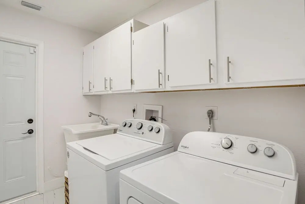 Roomy Largo Home w/ Screened Patio & Private Pool!