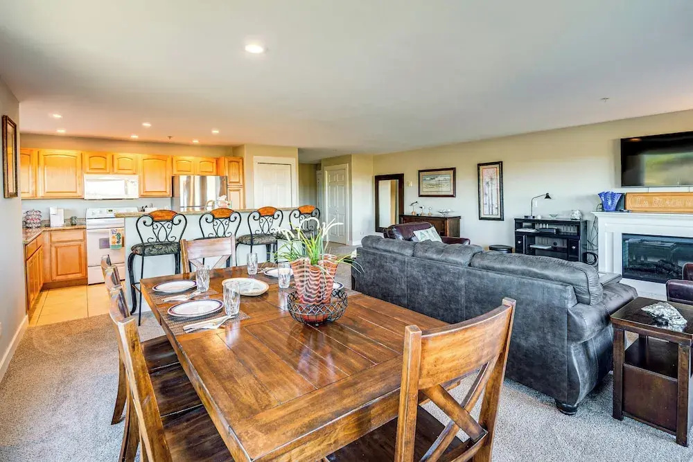 Beach Access & Community Perks! Westport Hideaway