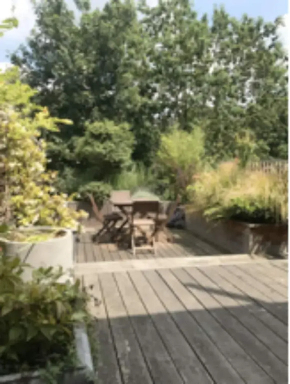 Contemporary 1 Bedroom Highbury Flat With Roof Terrace