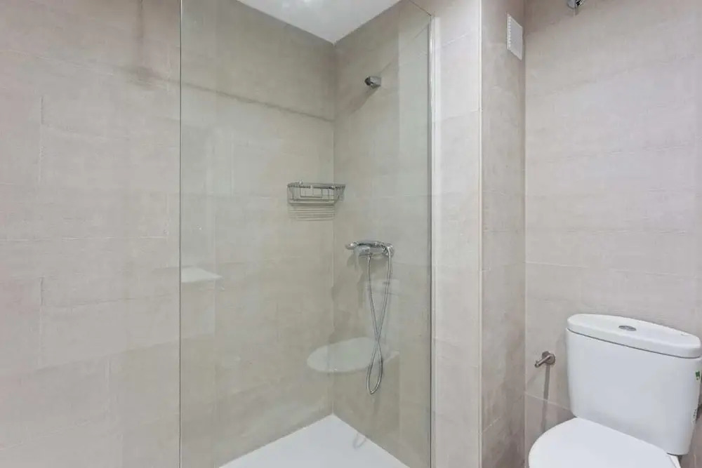 Designer 4 Bed Apt W Balcony Near Plaça Catalunya
