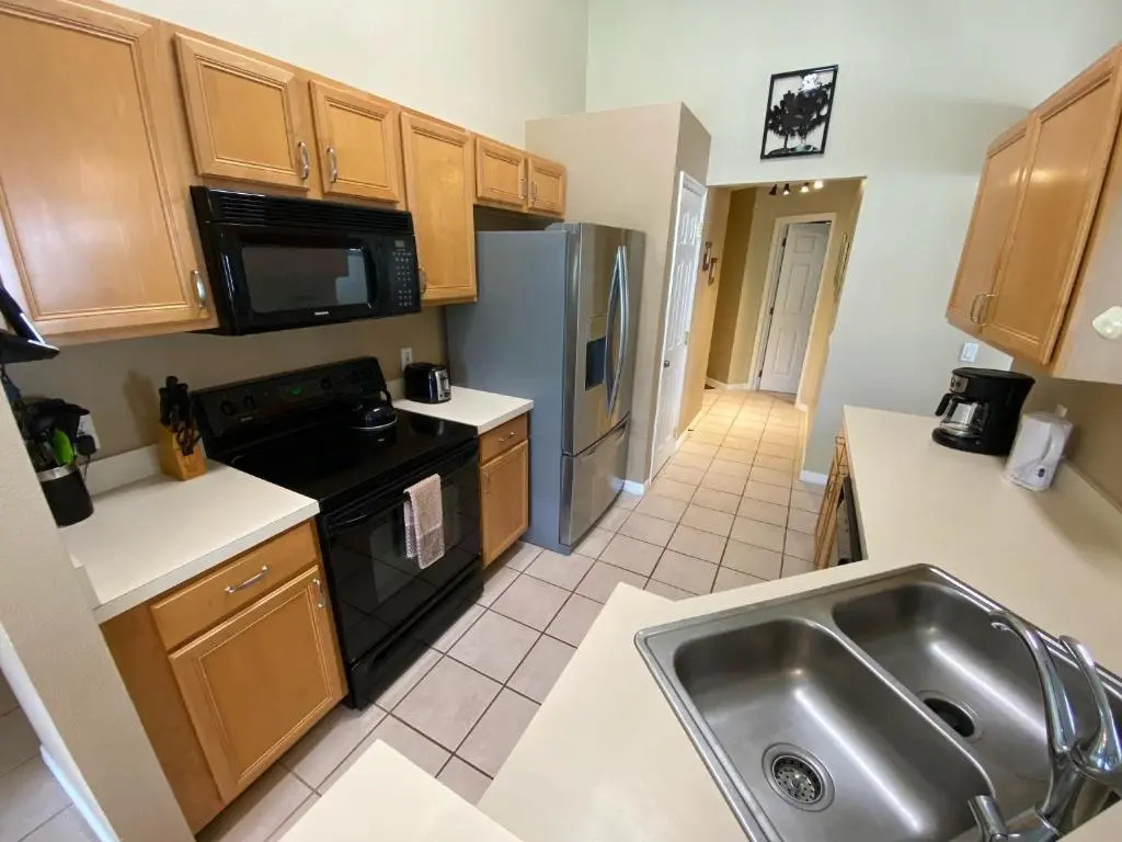 1531GUV -Home away from home! Golf front villa!