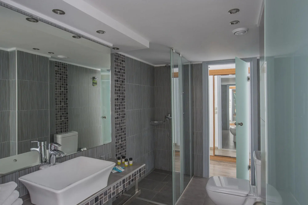 Golden Coast Hotel & Bungalows - All Inclusive
