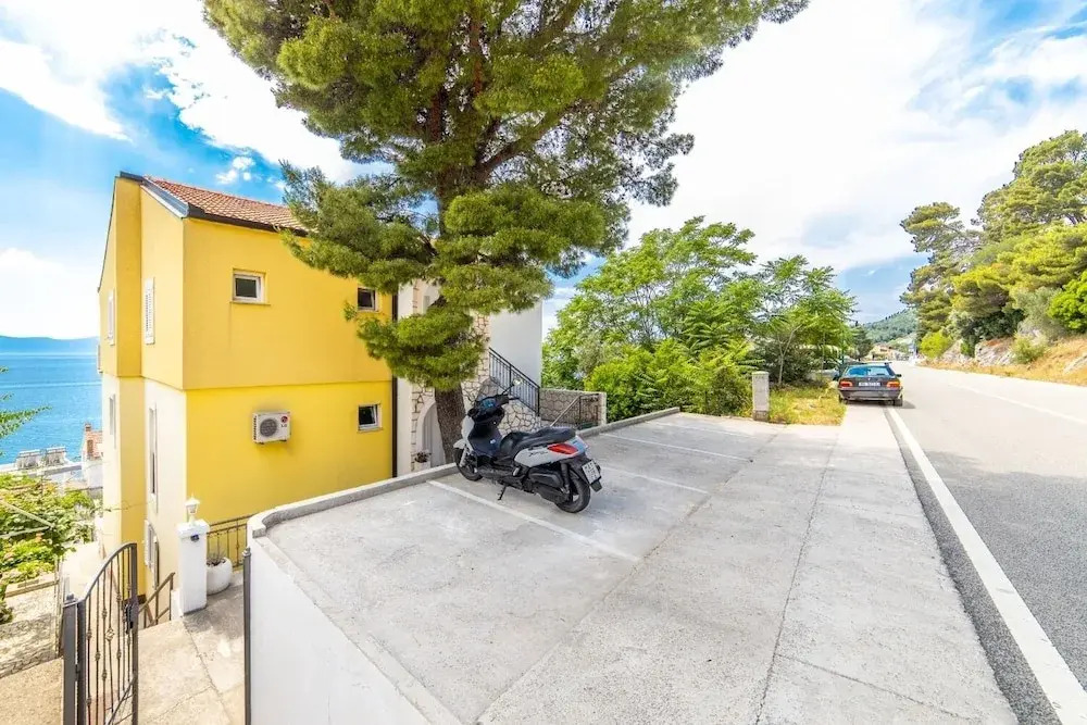 More - 60m From the sea - A3 Sime