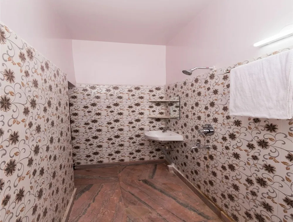 OYO 8970 New Ashoka Hotel