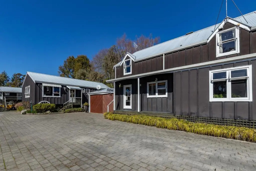 Sportmans Lodge