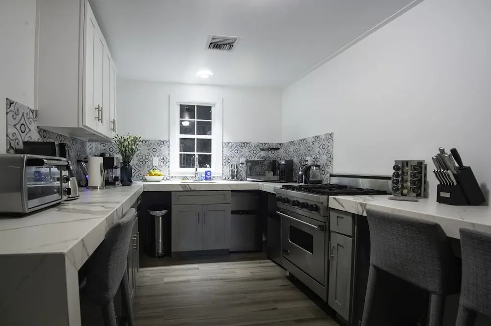 Amazing 4BR Celebrity Villa! Sleeps 8 by YouRent!