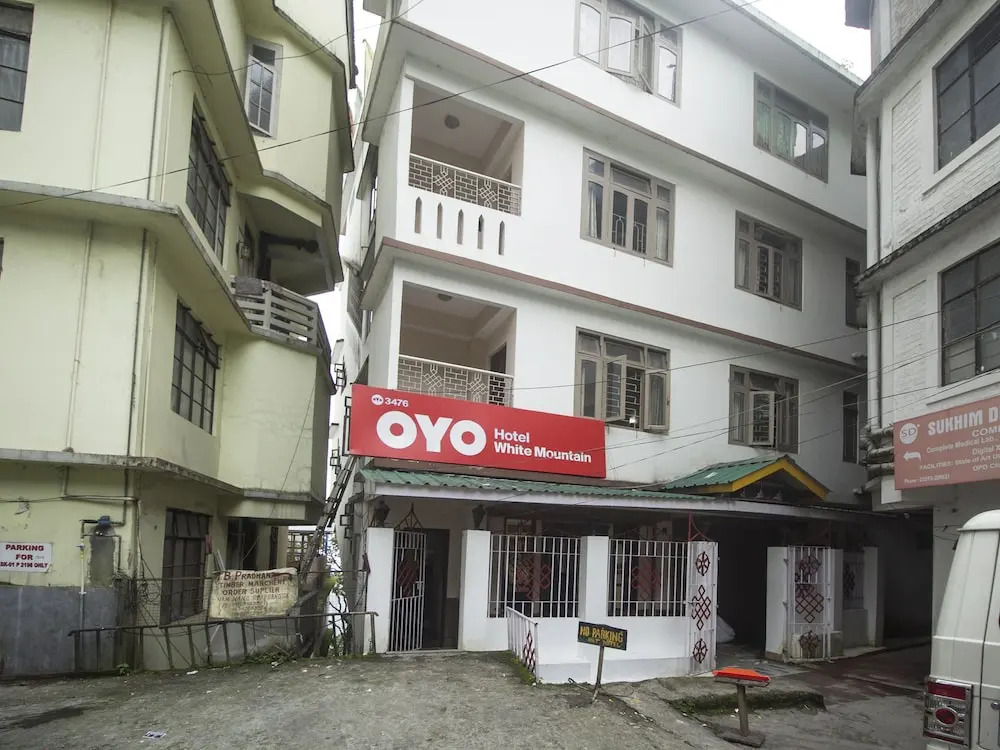 Keswani Group Hotel White Mountain - 200 Metres From MG Marg