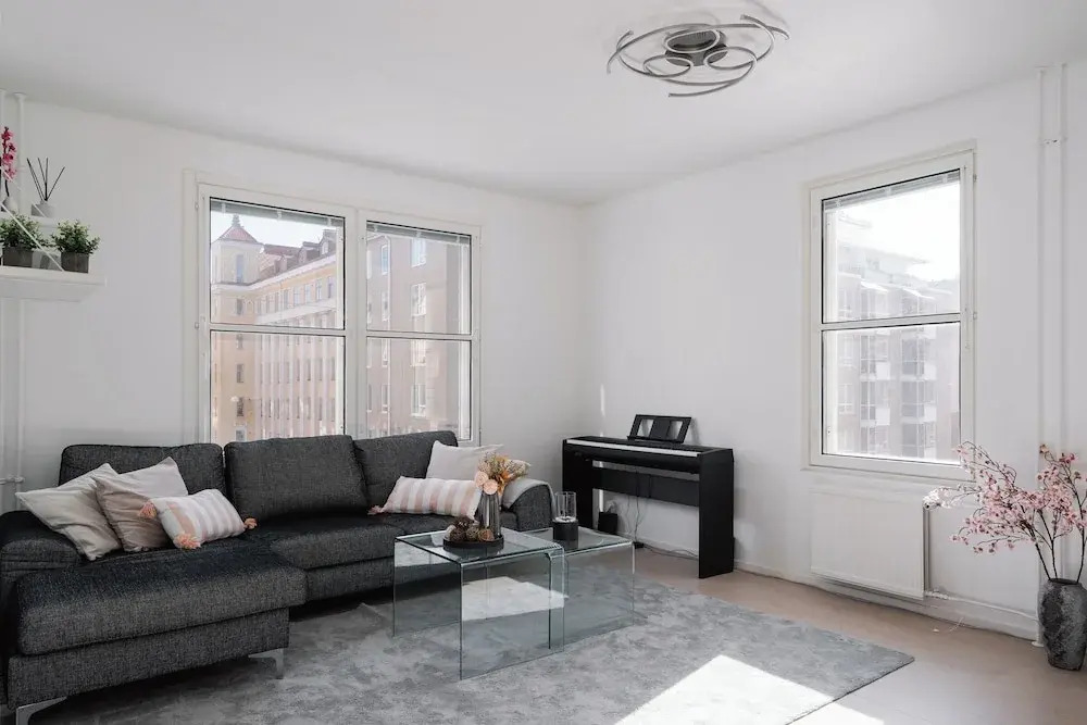 Modern 1BR Apartment with Balcony