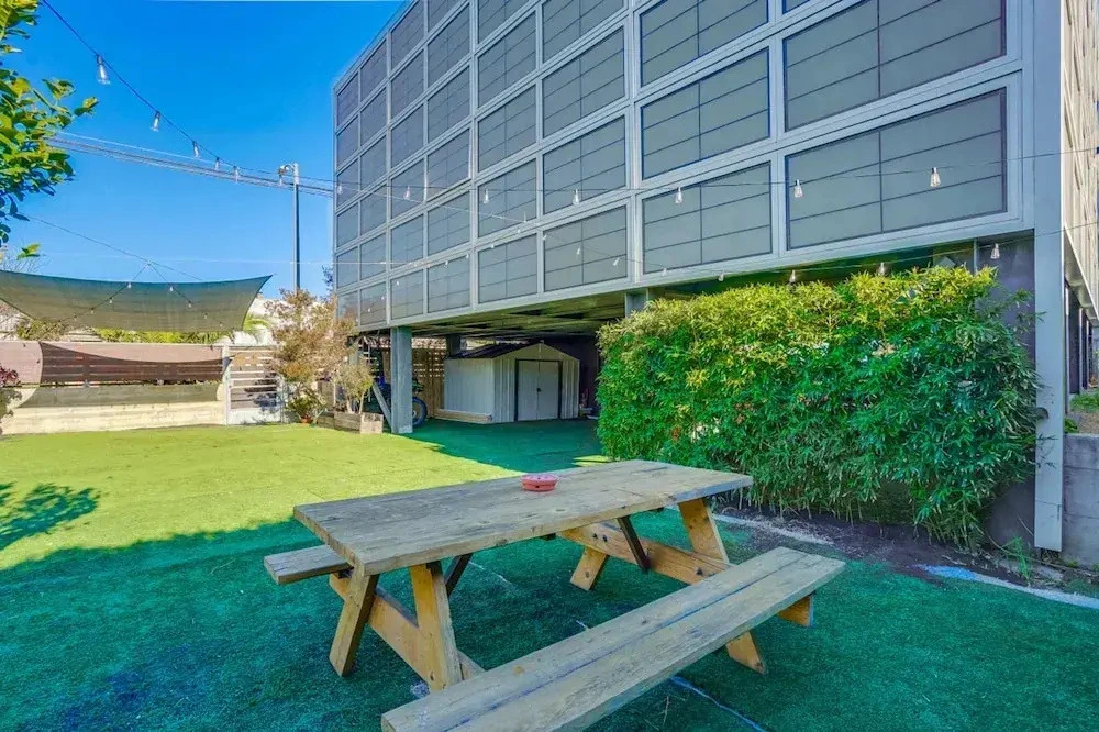 Modern Penthouse in Venice Beach-the Steel Rose