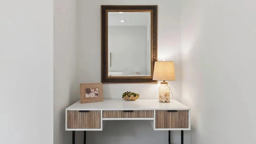 Oak Haus by Avantstay Perfect for Groups Modern Design + Outdoor Patio Near Soco + Lady Bird + Zilker