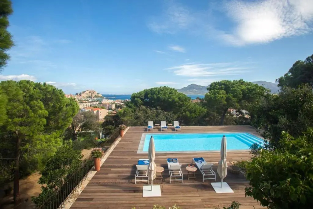 Villa campagne à Calvi piscine chauffée vue mer proche plage et centre