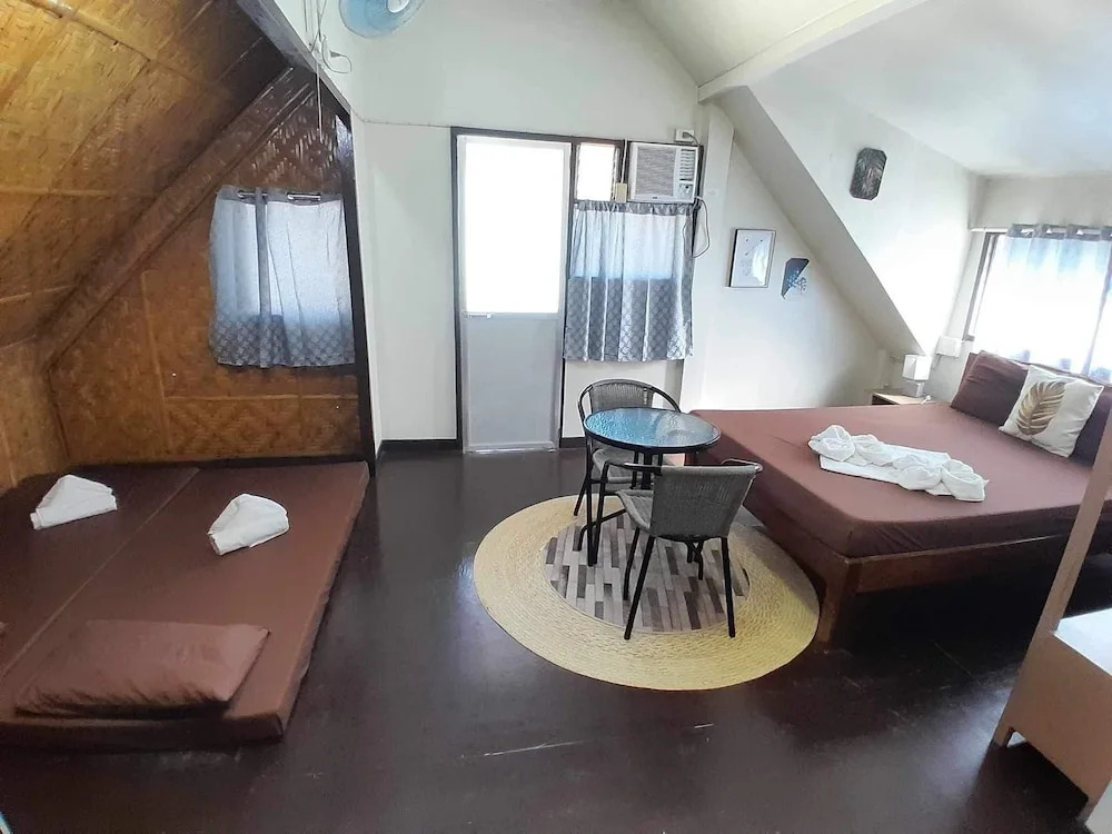 On Board Panglao Beach Hostel & Resort
