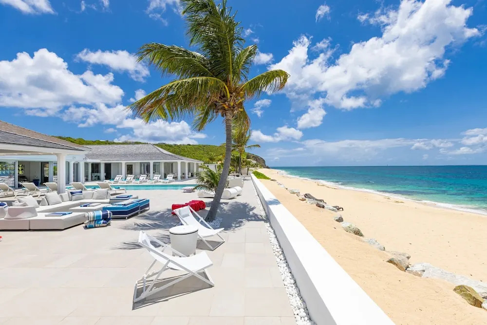 La Perla Estate - 7 BR Luxury Beachfront Villa with utmost privacy