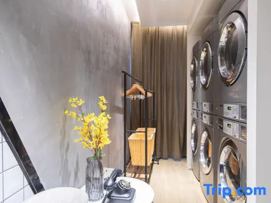 Atour Hotel Yibin West Railway Station