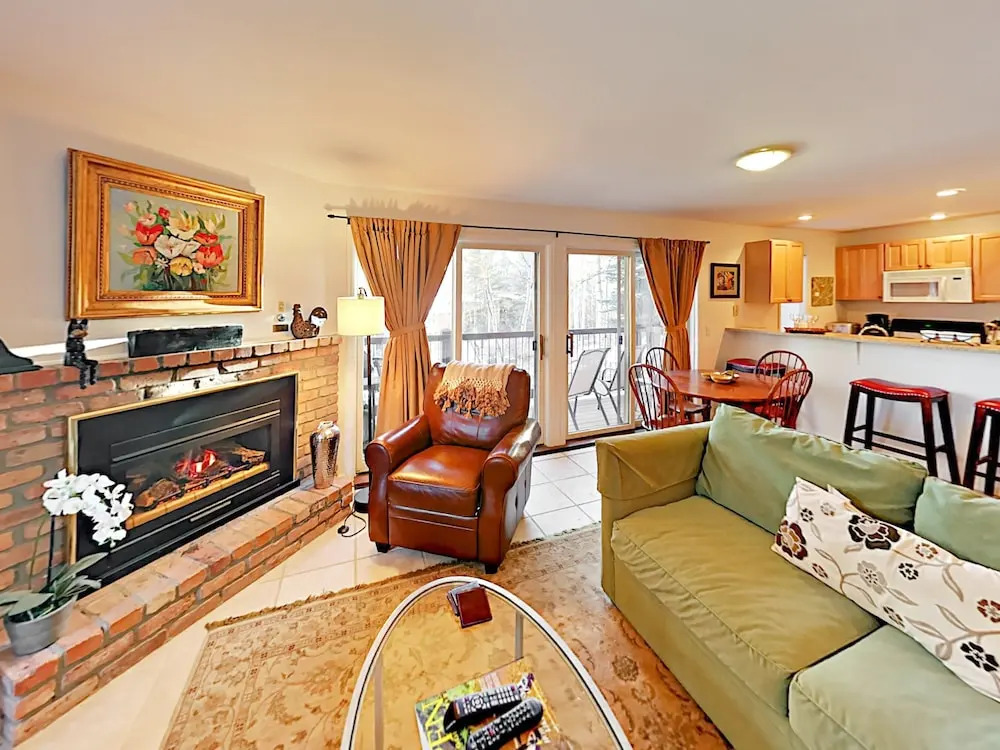 Upper Woodbridge #14-AB - 2 Br Condo