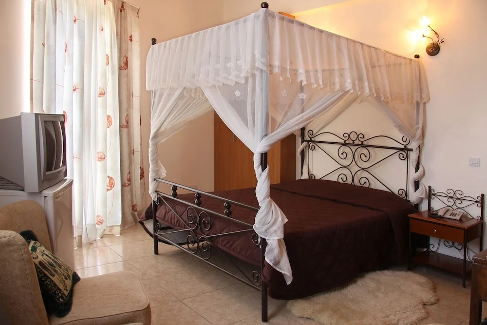 Crown Inn Hotel