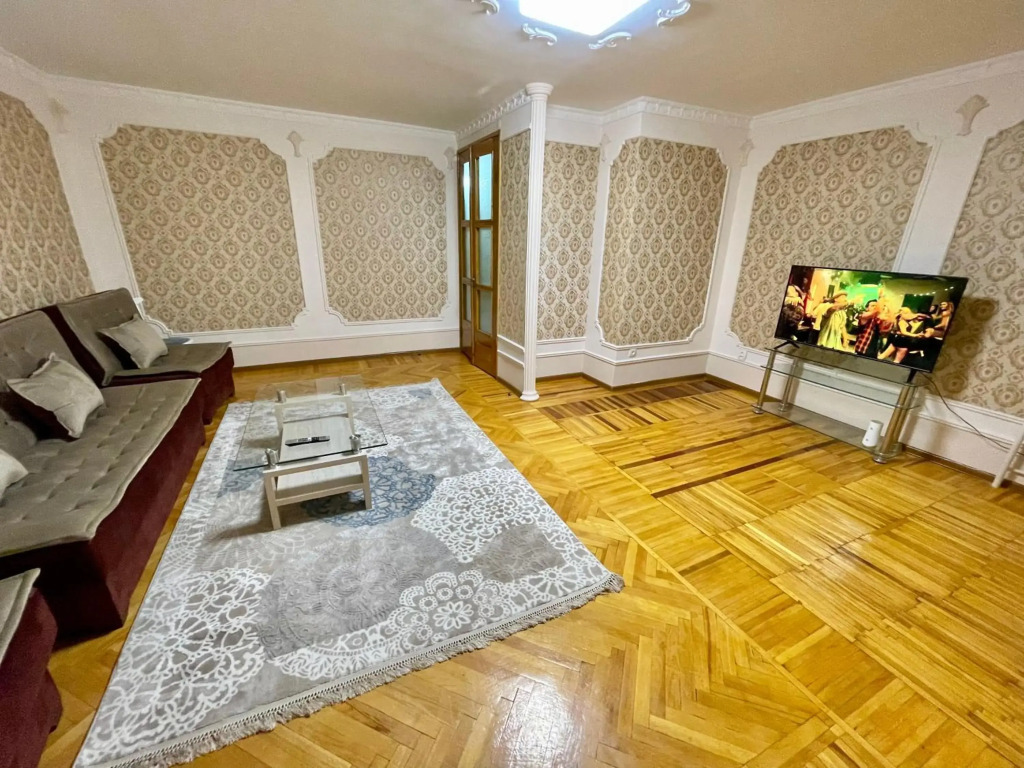 Classic C1 Apartment In The Center With 4 Rooms