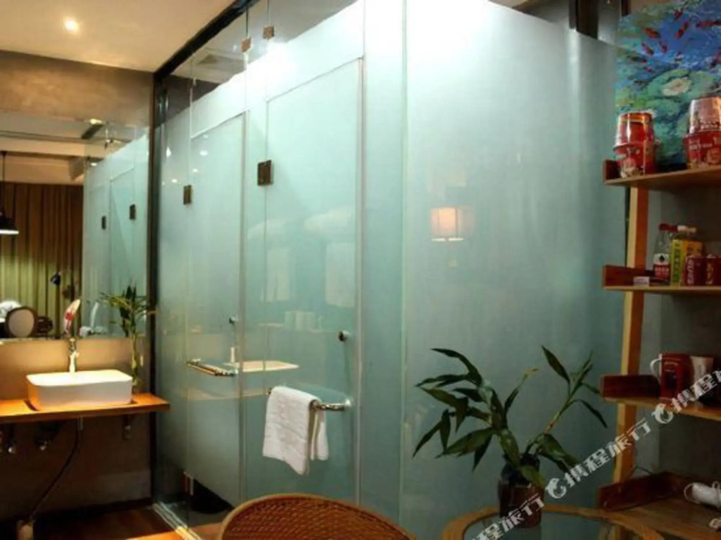Yiwu Qingtao E-sports Hotel