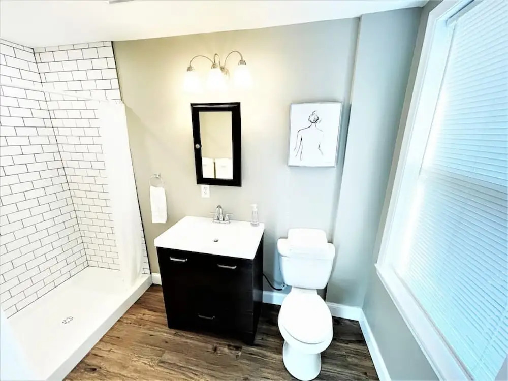 The Loft at Park Place - 3rd Floor Walk up King and Queen Beds Fast Wifi and Free Coffee