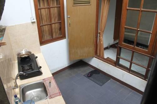 Elvia Guesthouse