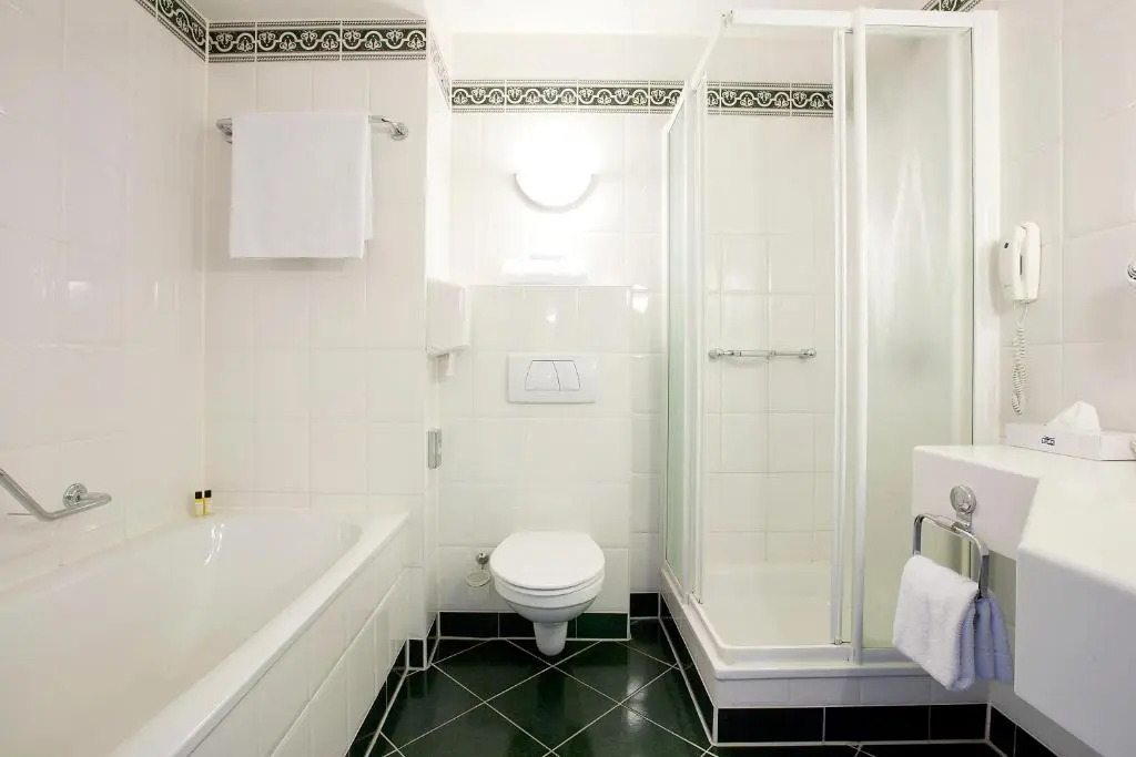 Carlton Oasis Hotel
