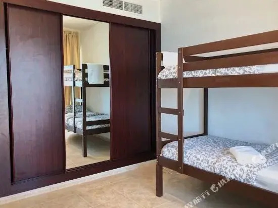 At the Top Hostel Dubai