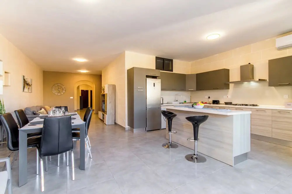 TaSiku Gozitan villa Pool & hot tub - Happy Rentals