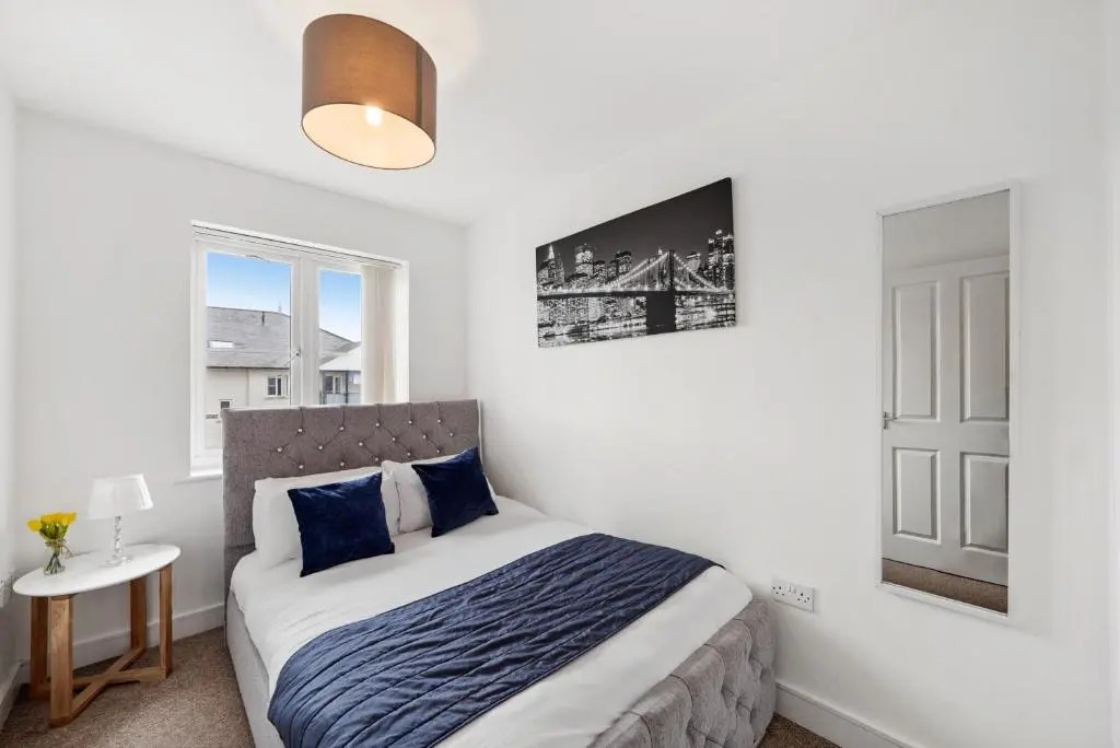 Clarendon Heights - Stylish Two-Bedroom Apartment
