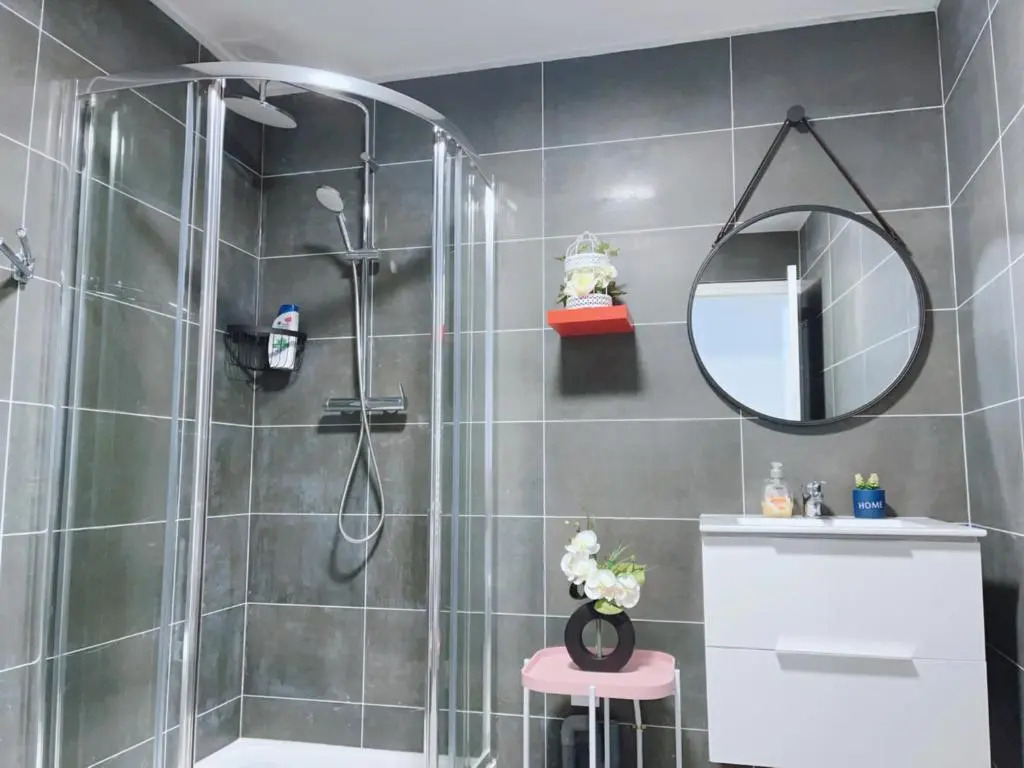 Apt 67m2 Hyper Centre: 2 Chambres, Cuisine TV Wifi
