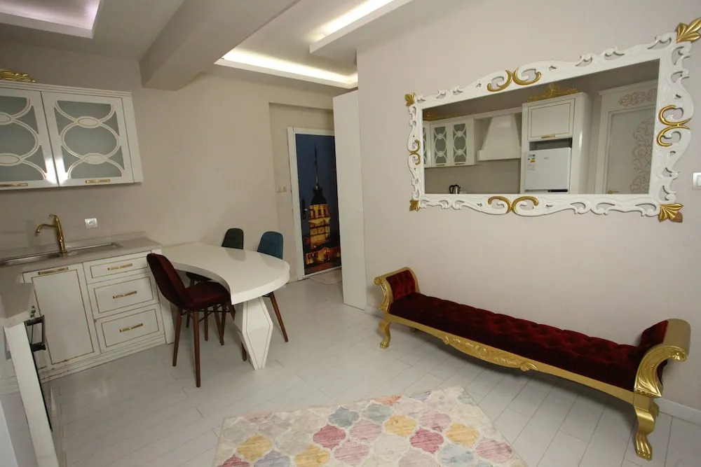 The City Walls Suit Hotel