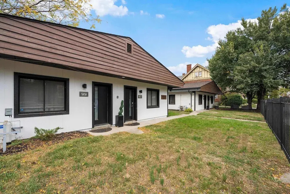Chic City Retreat 97 Sleeps 2!