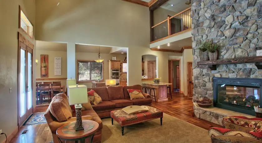 Boulder Ridge by Stewart Mountain Lodging