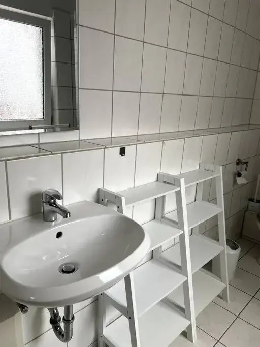 Schöne Wohnung in Rhein Nähe mit kleiner Terrasse