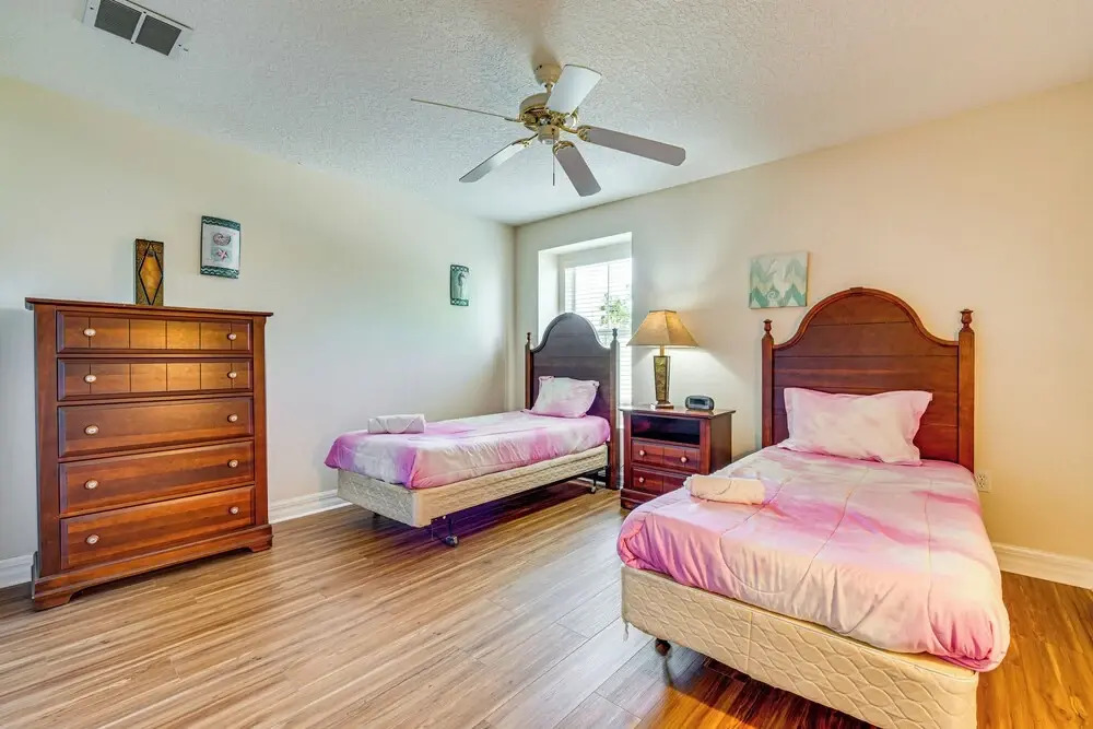 Lanai & Game Room: Vacation Home in Davenport
