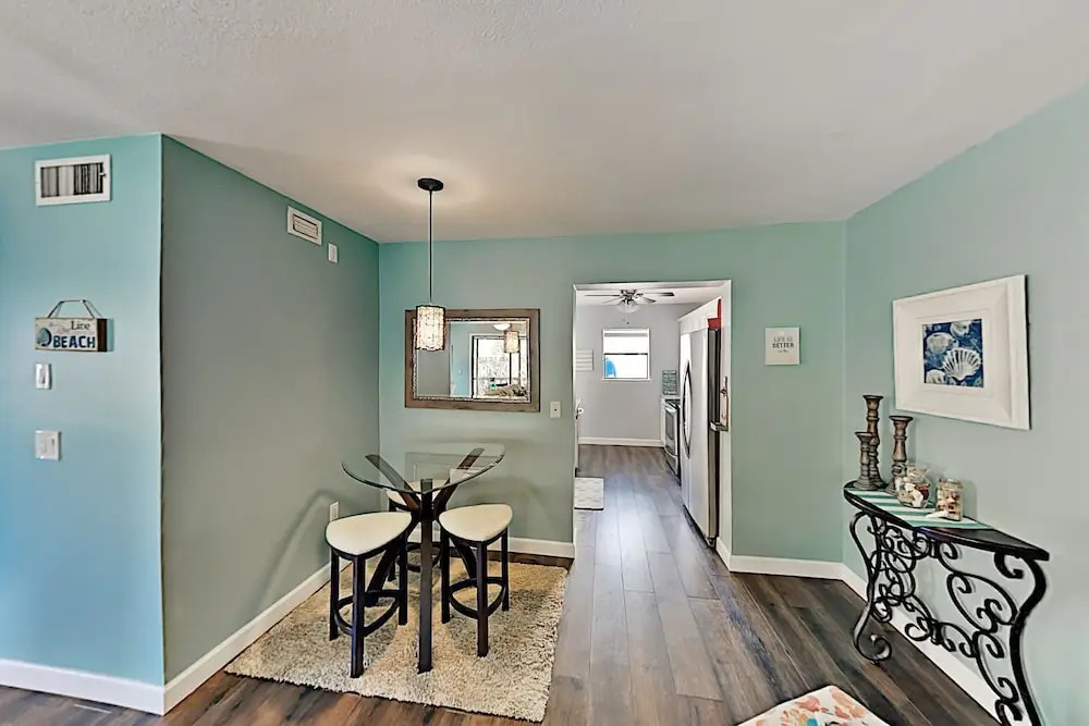 1982gulx 2 Bedroom Condo