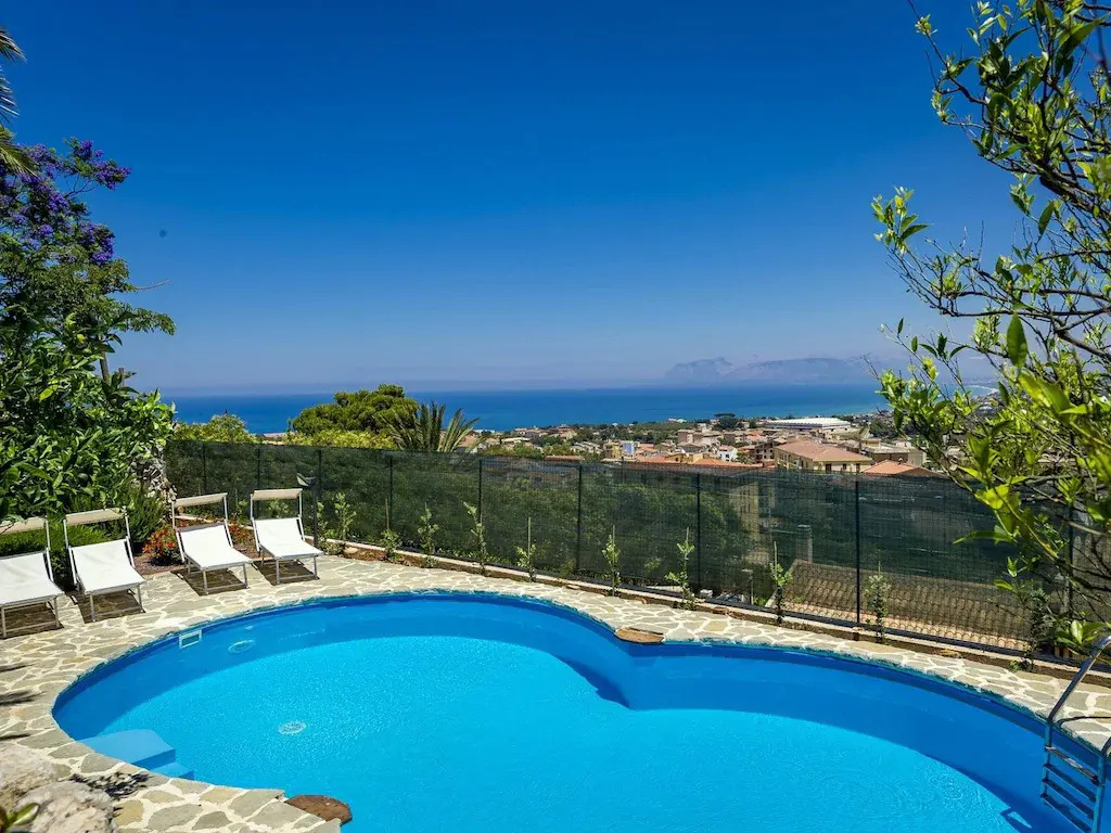 Spacious Villa in Castellammare del Golfo with Swimming Pool