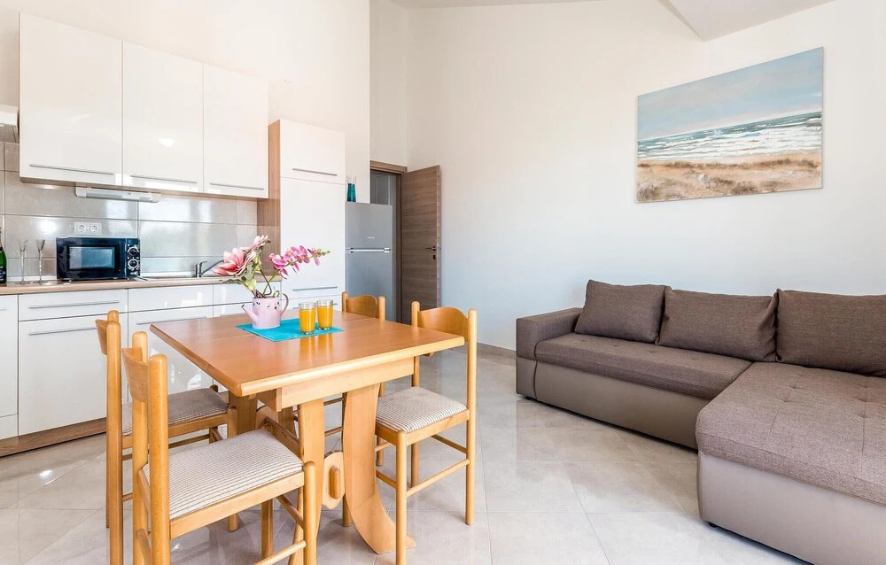 Stunning Apartment in Srima With Wifi and 2 Bedrooms