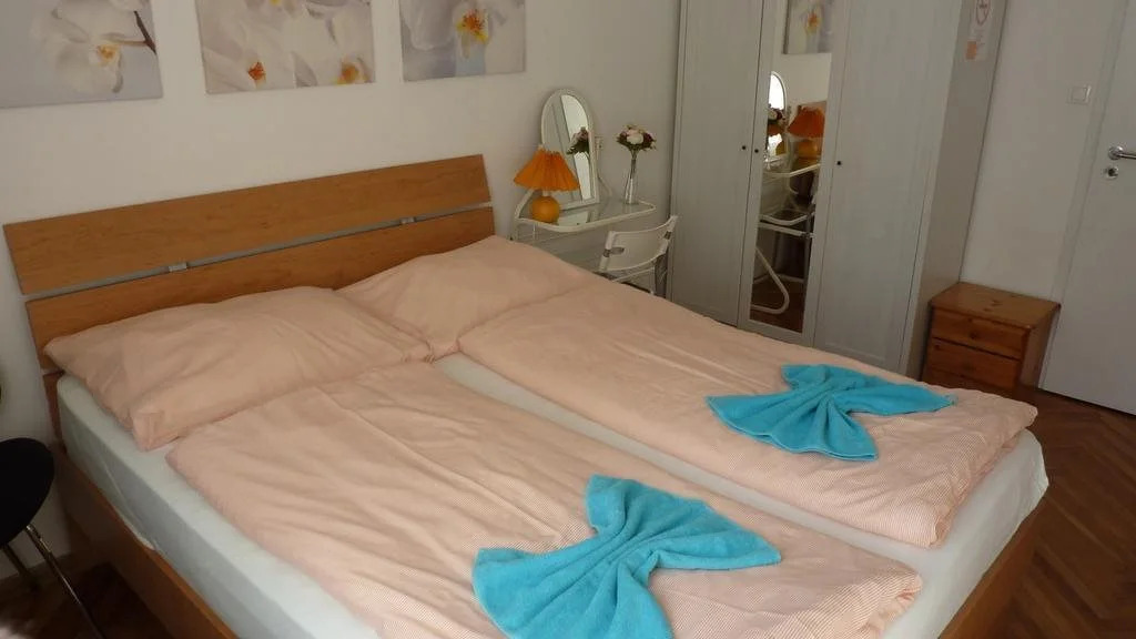 Plaza Rooms