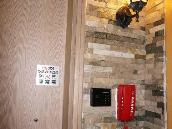 Happy Motel