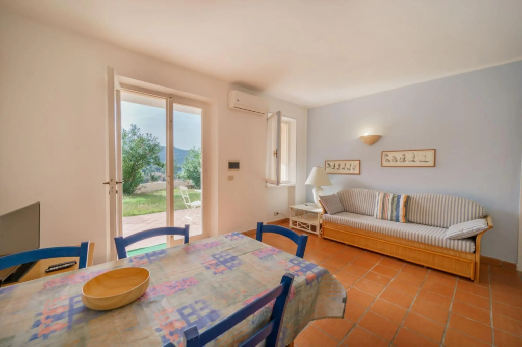 Two room apartment with beautiful terrace close to Forno beach-BAIA BLU N°5