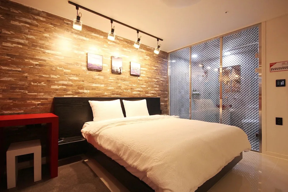 Geoje Island Sadeung K Self Check-in Motel