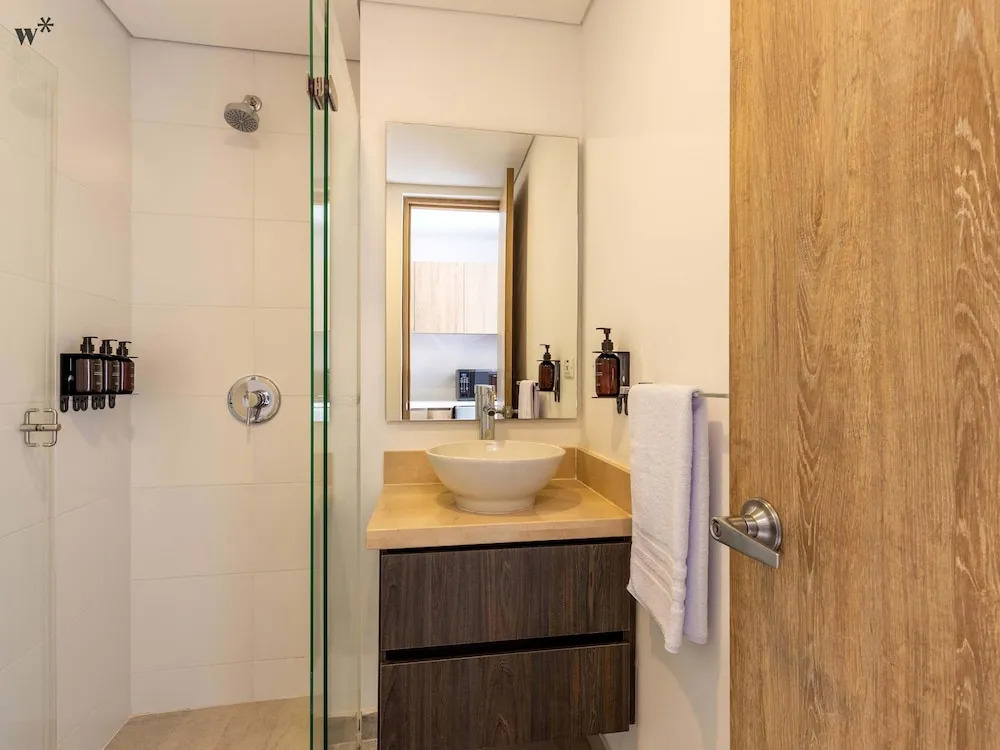 w Lovely 2BR in the Heart of Santa Barbara