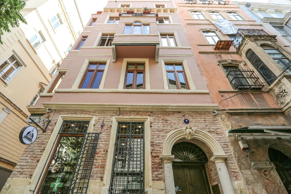 No 8 Galata