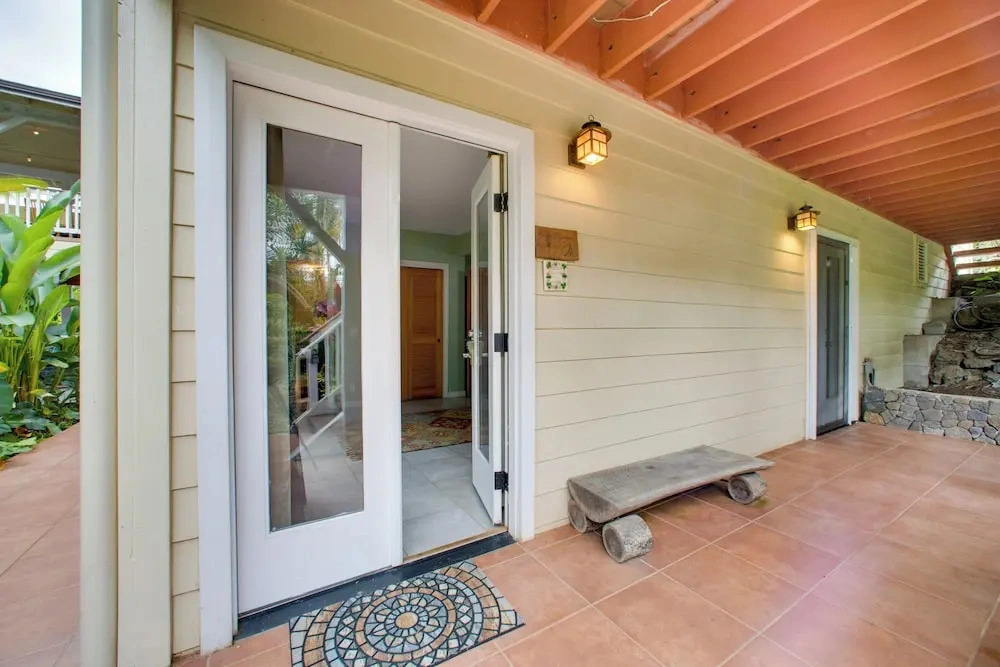 8 Mi to Magic Sands Beach: Tranquil Home w/ Lanai