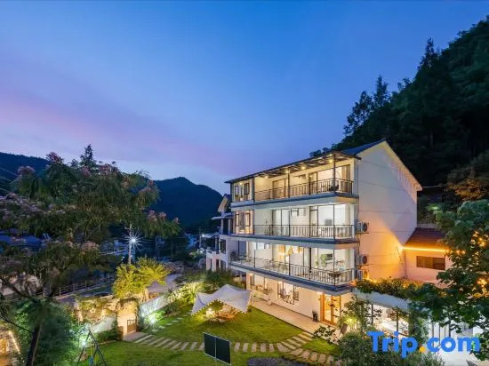 Yunxia Anji Yunshang Grassland Wild Luxury Family Holiday Villa (Xianlongxia Drifting Scenic Area)