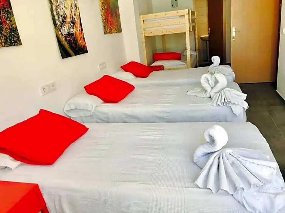 NEW ART BEACH HOSTEL- Albergue Juvenil