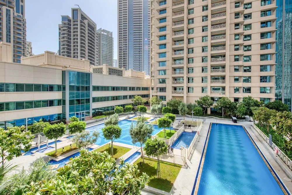 Maison Privee - Radiant Urban Retreat with Iconic Burj Khalifa Vws