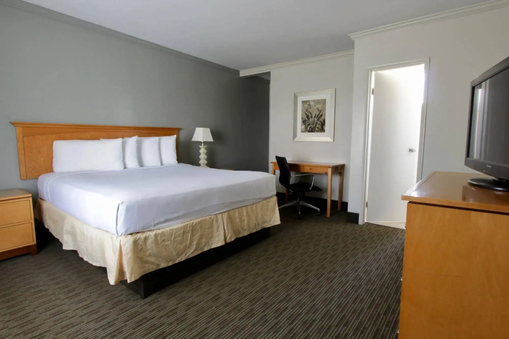 The Sojourn Los Angeles - Sherman Oaks