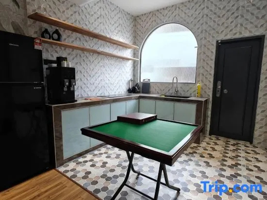 Opulent Oasis/KTV/Pool Table/JB town area/12 pax